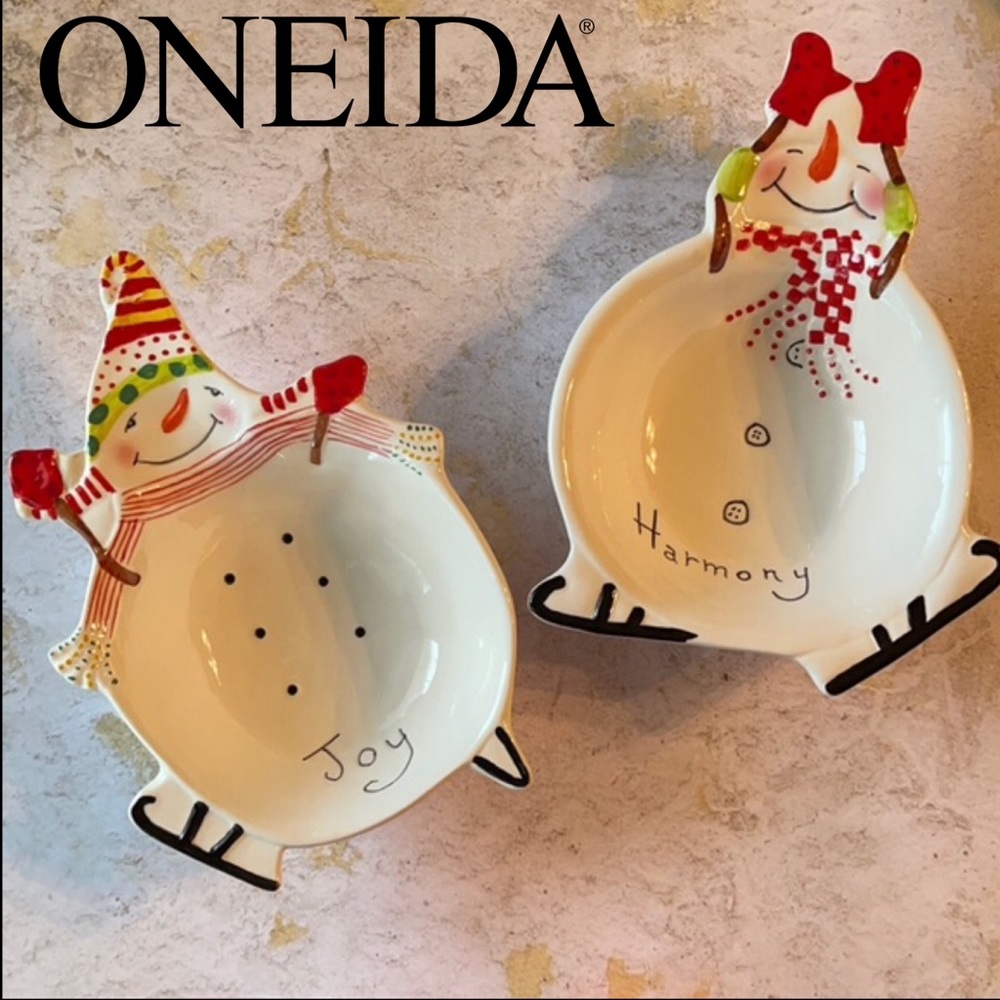 Vintage Oneida Christmas Snack Bowls